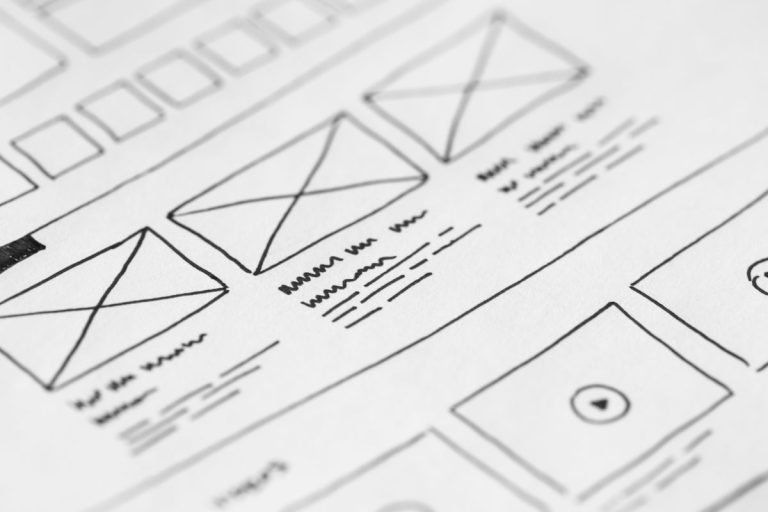 Landing page a medida con código propio: cuándo te conviene una